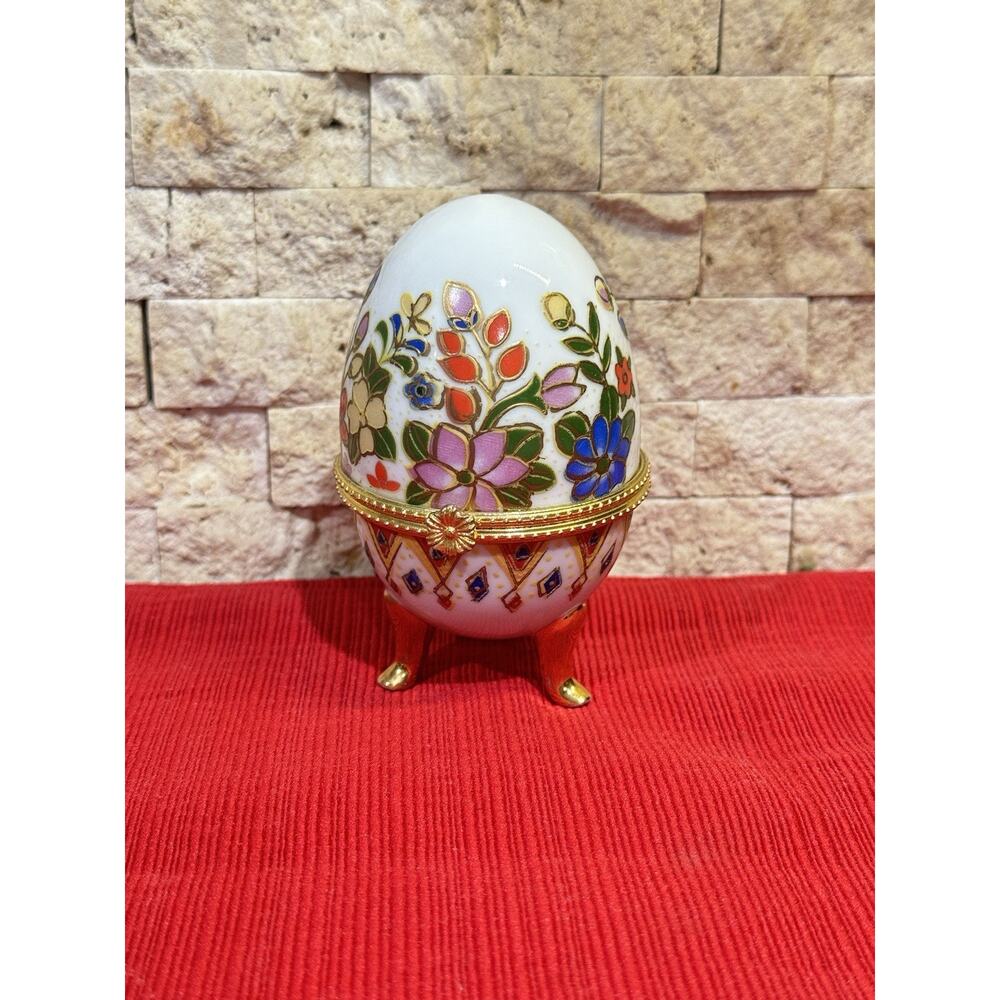 HAND PAINTED FLORAL‎ PORCELAIN LIDDED EASTER EGG SHAPED TRINKET BOX Vintage